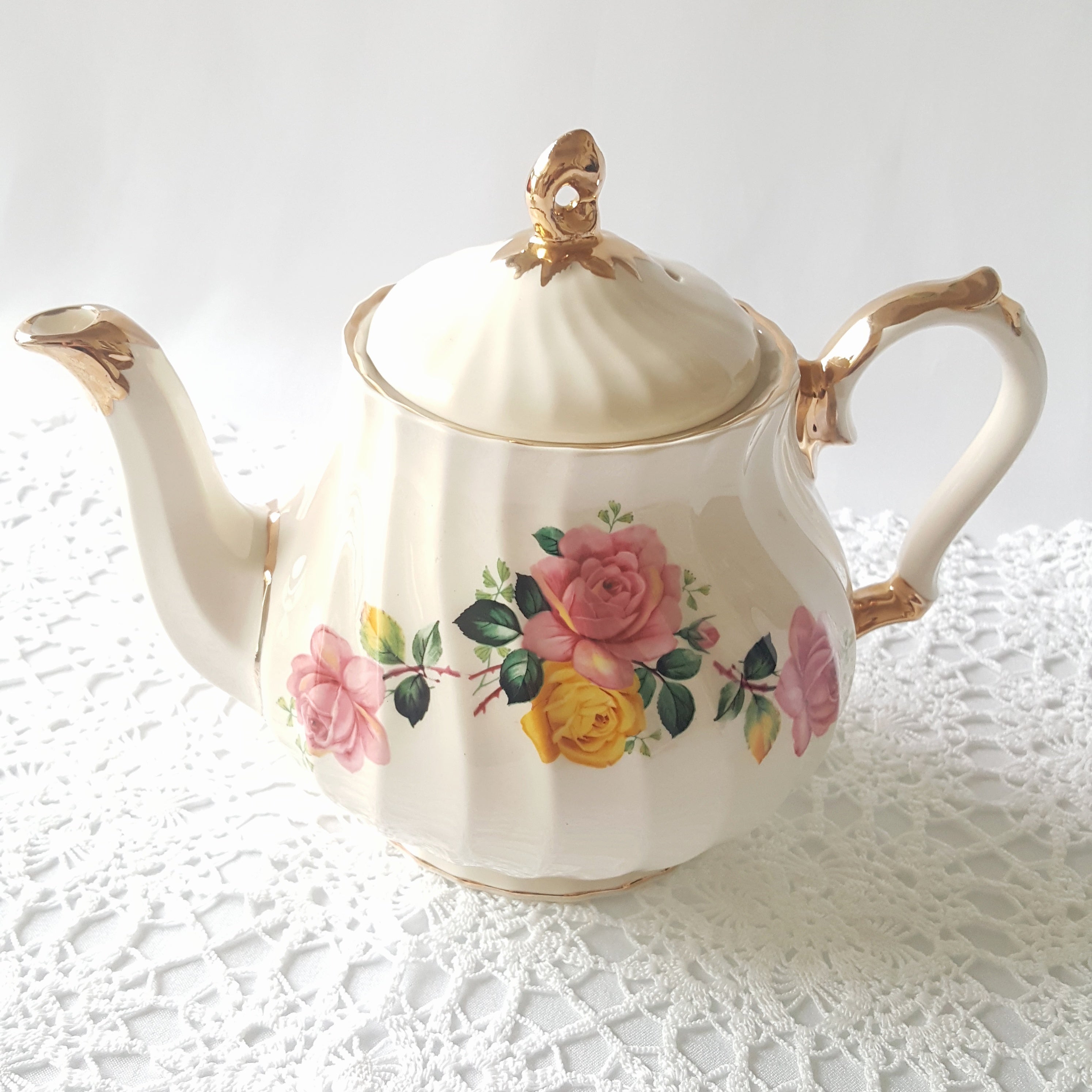 Sadler 5 Cup Teapot Pink and Yellow Roses