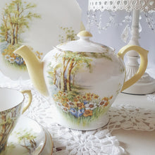 Load image into Gallery viewer, 1940s Shelley &#39;Daffodil Time&#39; Teapot